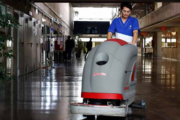 Se necesita limpiadora para centro comercial (1.250€/mes)