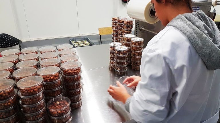 Se necesitan operarios para empaquetado de frutos secos