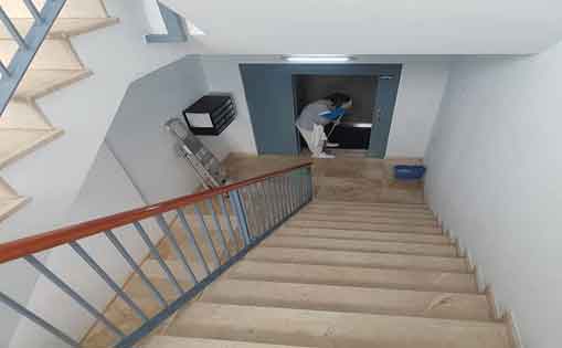 Se necesita 10 personas para limpieza de escaleras de comunidades de vecino 900-1.200€/mes