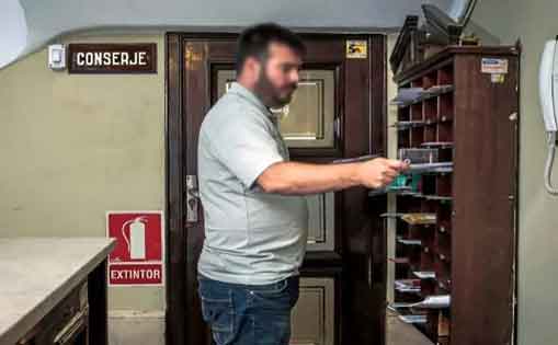 Se necesita conserje- portero/a edificio vivienda 1.268€/mes