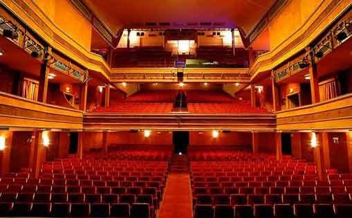 Se necesita acomodador/a para trabajar en un teatro 900€/mes
