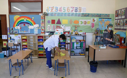 Urge limpiador/a para centro escolar 818€/mes