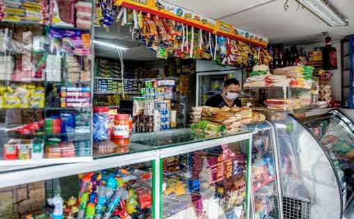 Se necesita 3 dependientes/as para trabajar en un bazar 600-1.200€/mes