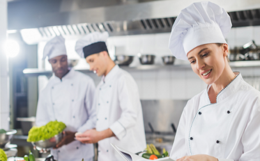 Se necesita ayudante de cocina y limpieza de residencia de estudiantes