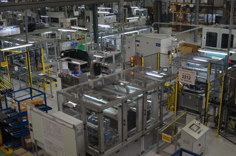 20 operarios/as para fabricación de piezas