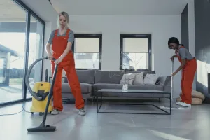 Personal de limpieza de apartamentos vacacional y villas de lujo